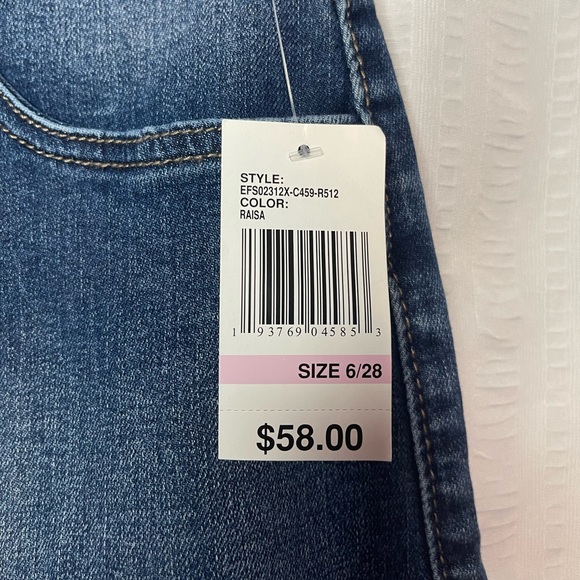 Women's Denim Mini-Skirt - Picture 4 of 4